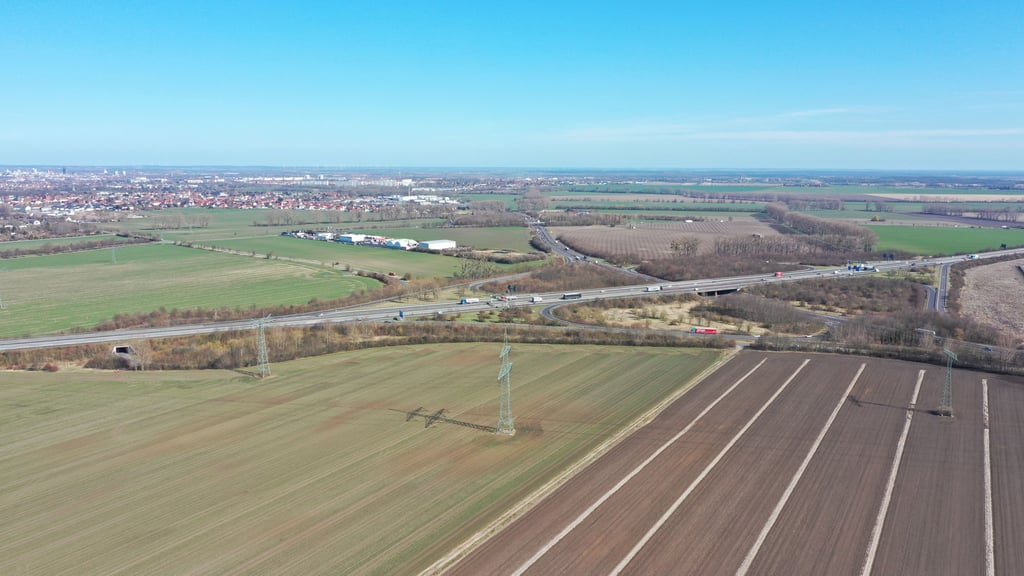 Auf rund 400 Hektar Bördeacker am südöstlichen Stadtrand von Magdeburg will Intel Chipfabriken bauen.