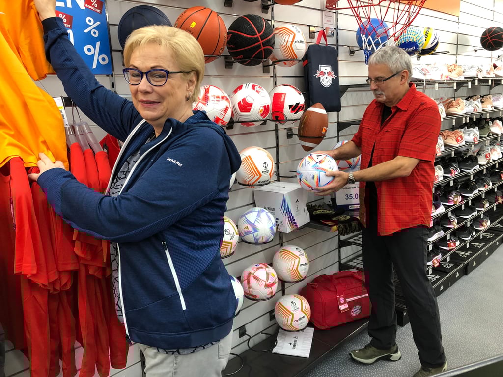 Andrea und Rudolf Tischer geben das Sportgeschäft in der Weißenfelser Jüdenstraße auf.