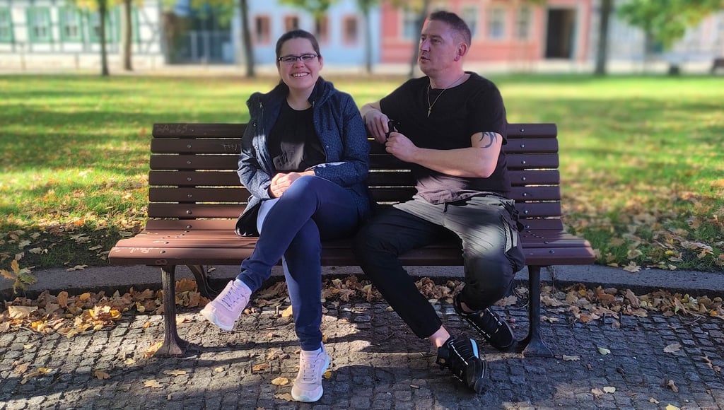 Annemarie Kock (35) aus Stendal ist von Geburt an blind. Thomas Große (41) unterstützt sie zehn Stunden im Monat beim Einkaufen, Lesen der Post und Ausüben von Freizeitaktivitäten.