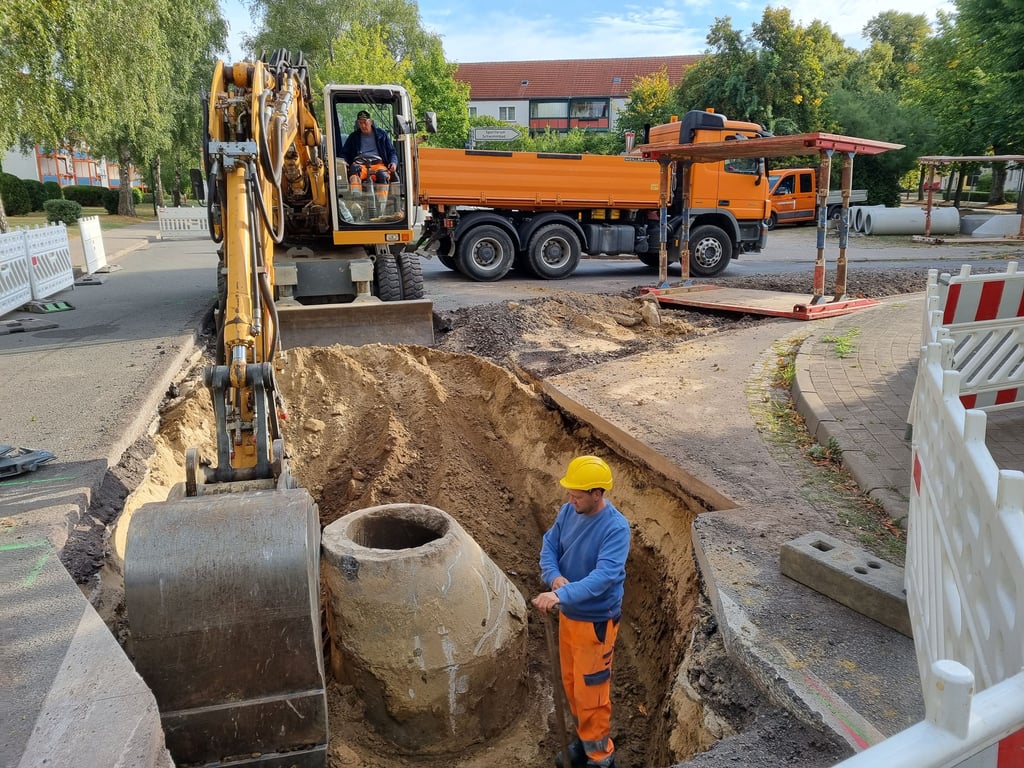 Im Bereich Birkenweg/Wasserturm in Havelberg hatten die Sanierungsarbeiten für die Abwasserkanalisation begonnen.