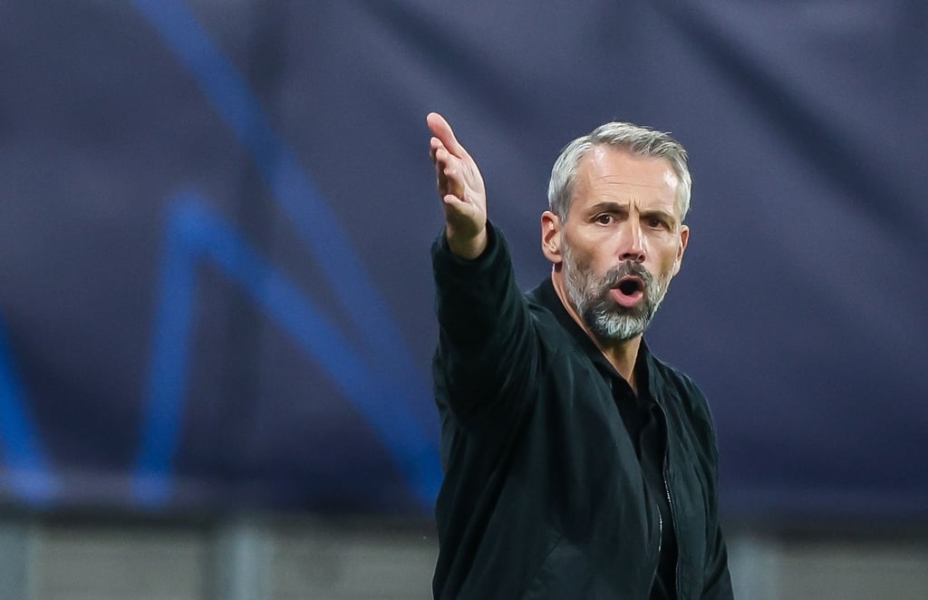 Leipzigs Trainer Marco Rose reagiert am Spielfeldrand.