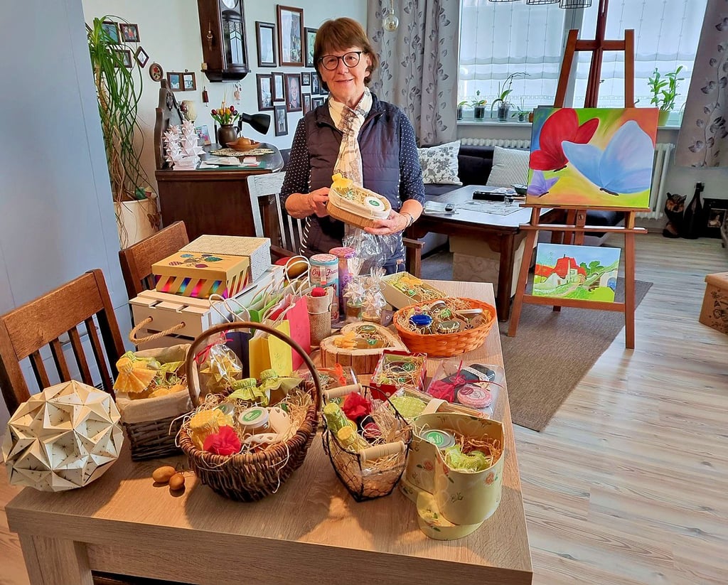 Helga Gießmann packte am vergangenen Freitag schon mal alles für ihren Stand auf dem Kürbisfest in Seehausen zusammen.