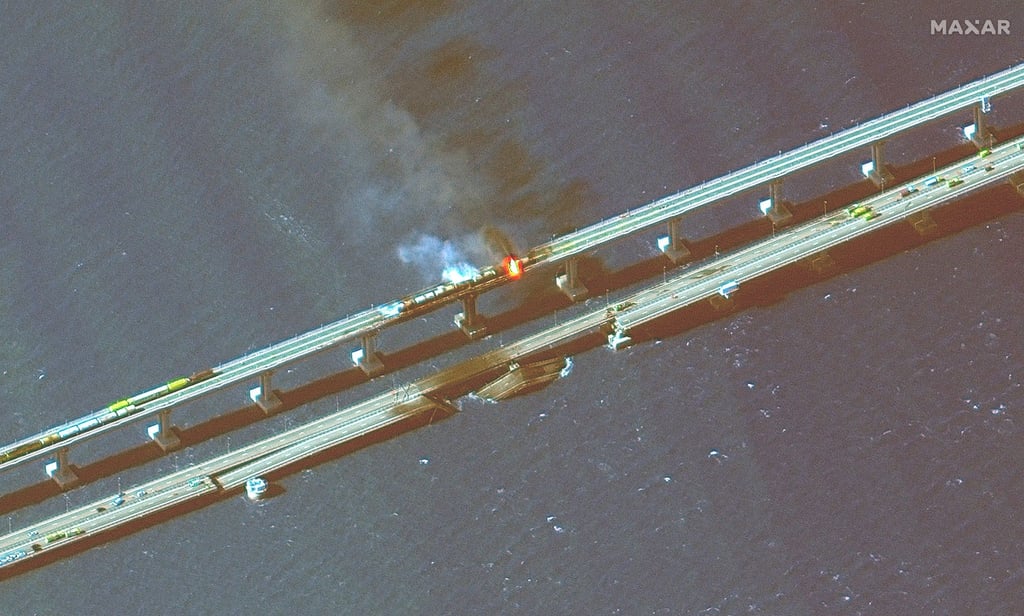 Die Krim-Brücke verbindet die Halbinsel mit Russland: Wer steckt hinter der Explosion?