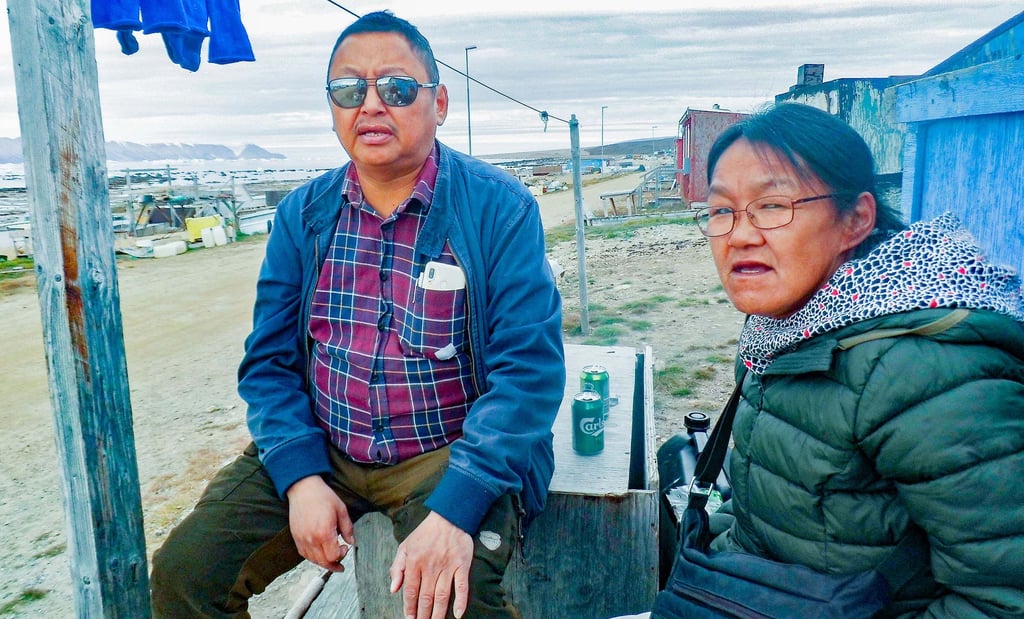 Diese Beiden fotografierte Martin Steinert am Hafen in Qaanaaq. Diese Stadt gilt als die nördlichste der Welt.