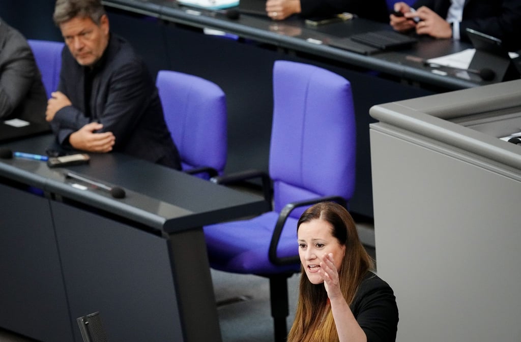 Janine Wissler, Parteivorsitzende der Partei Die Linke, im Bundestag.
