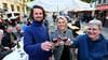 Am zweiten Oktoberwochenende 2022 wurde das erste Weinfest in der Liebigstraße gefeiert. Es  ist eine Initiative von Hasselbachplatzmanagerin Marianne Tritz (Mitte) und den ortsansässigen  Weinhändlern Karin Lassak (rechts) und Dominik Bogner von „basta“ (links).&nbsp;