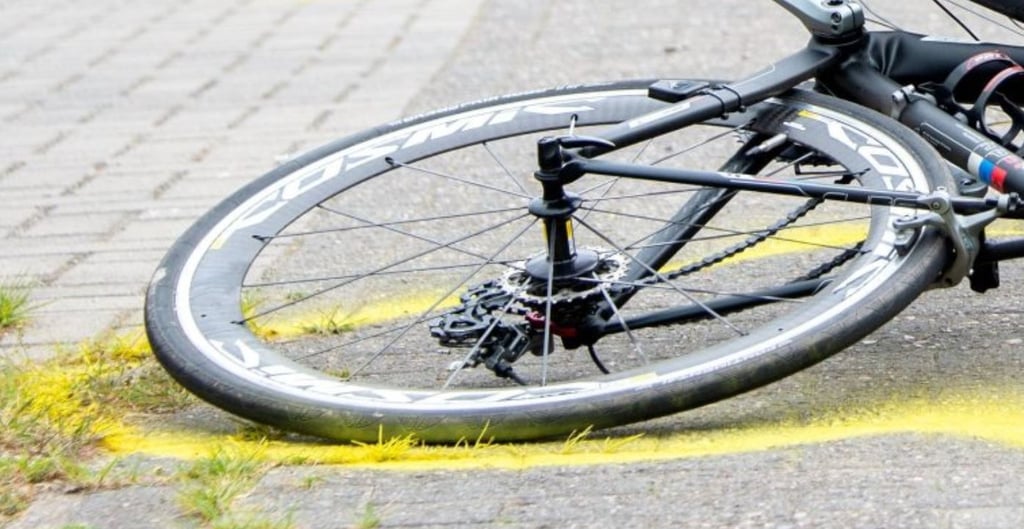 Schwer verletzt wurde eine 54 Jahre alte Frau in Wernigerode im Harz, als sie mit ihrem E-Bike gegen eine Wand prallte. Symbolbild: