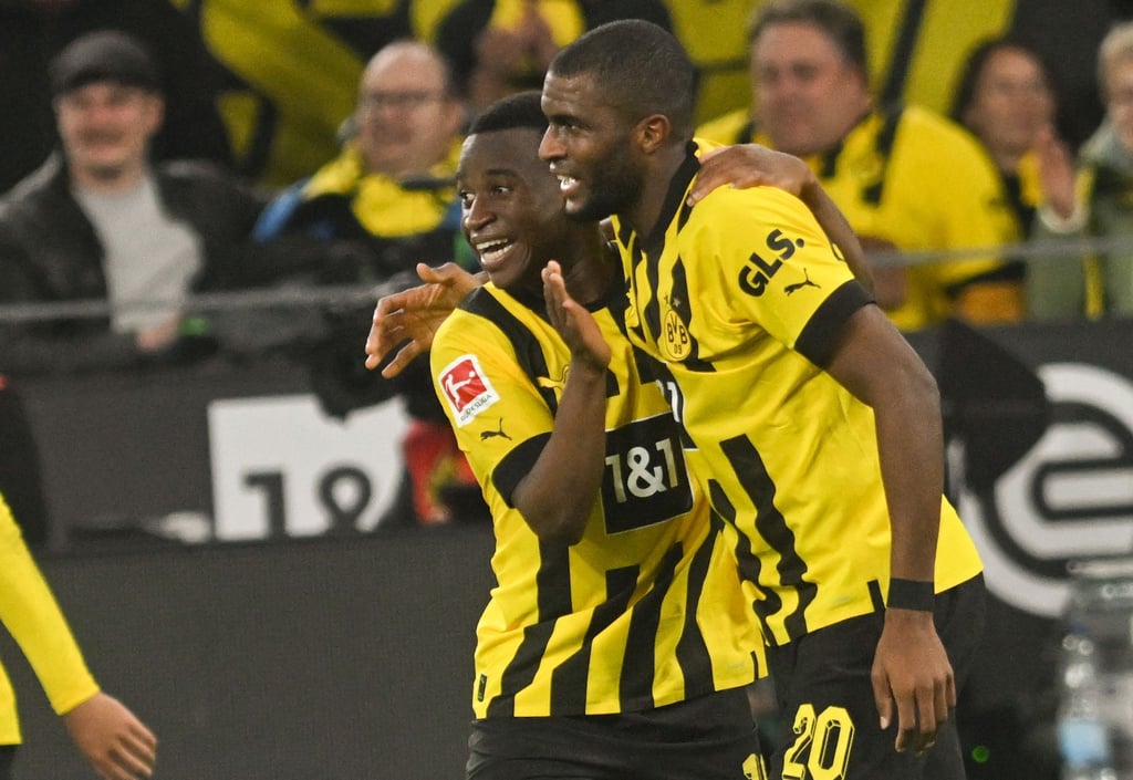 Anthony Modeste (r) und Youssoufa Moukoko könnten künftig beim BVB als Doppelspitze auflaufen.