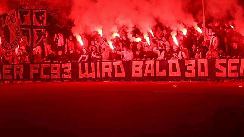 Die FCM-Fans haben in Köthen viel Pyro abgebrannt. 