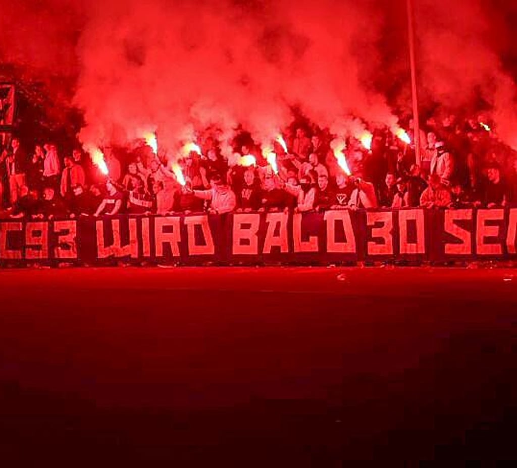Die FCM-Fans haben in Köthen viel Pyro abgebrannt.
