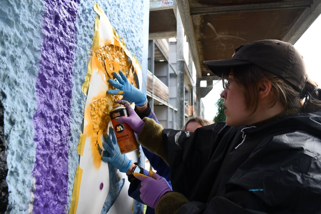 Magdeburger Schüler haben ein Heizhaus mit Graffiti gestaltet.