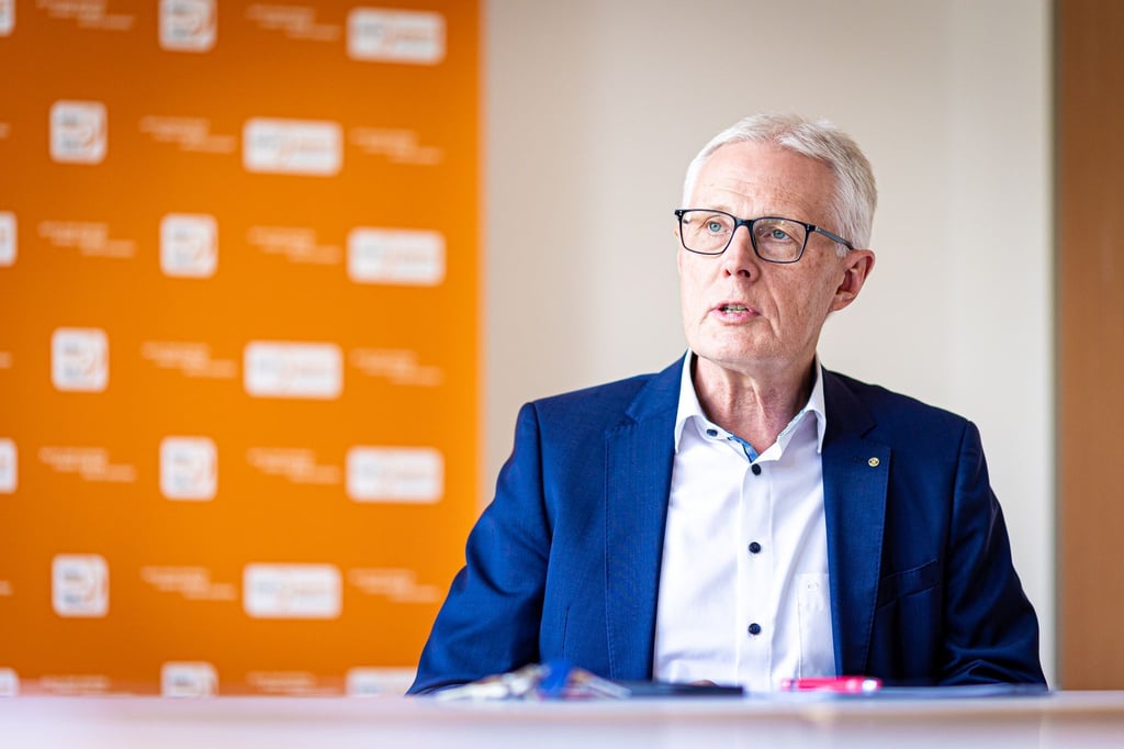 Reinhard Rawe, Vorstandsvorsitzender vom Landessportbund Niedersachsen, spricht in einem Interview mit der Deutschen Presse-Agentur.