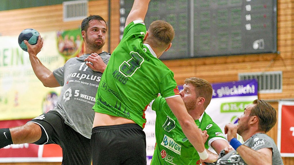 Nicolas Berends (l.) erzielte fünf Tore zum Derbysieg.