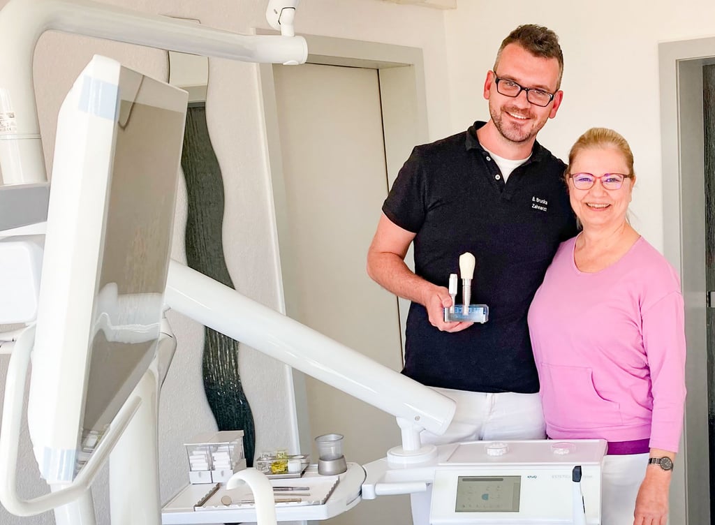 Benjamin Bruska und Sylvia Eckel arbeiten für den Übergang derzeit parallel in der Praxis am Platz der deutschen Einheit.