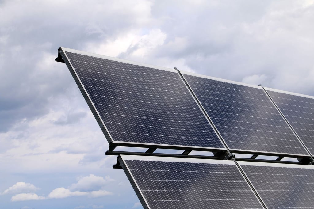 Photovoltaikanlagen lassen sich auch ohne großen Flächenverbrauch ausbauen.