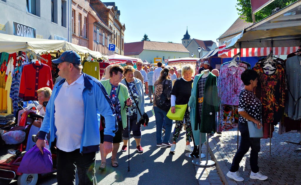 Seit jeher lockt der Hohenmölsener Herbstmarkt tausende von Menschen am ersten Septemberwochenende in die Innenstadt.