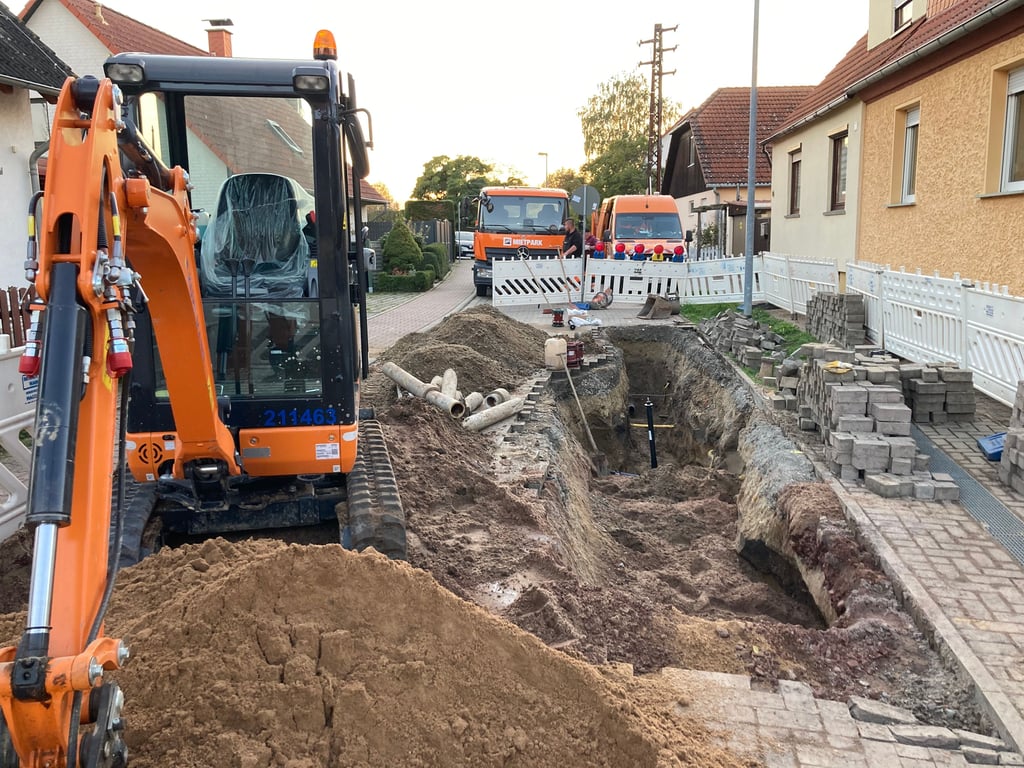 Am Dienstag (11. Oktober) kam es erneut zu einem Rohrbruch in der Straße „Zur Mühle“ in Magdeburg. Eine Notversorgung musste eingerichtet werden.