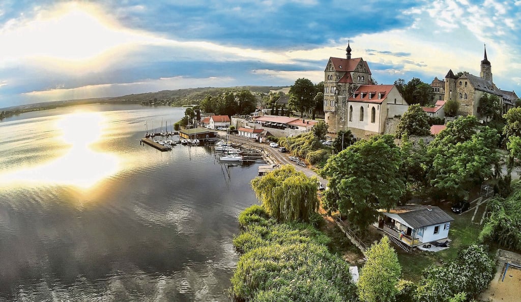 Der Süße See mit dem Schloss zieht bereits jetzt schon die Ausflügler ins Seegebiet Mansfelder Land. Es könnten aber noch mehr werden.