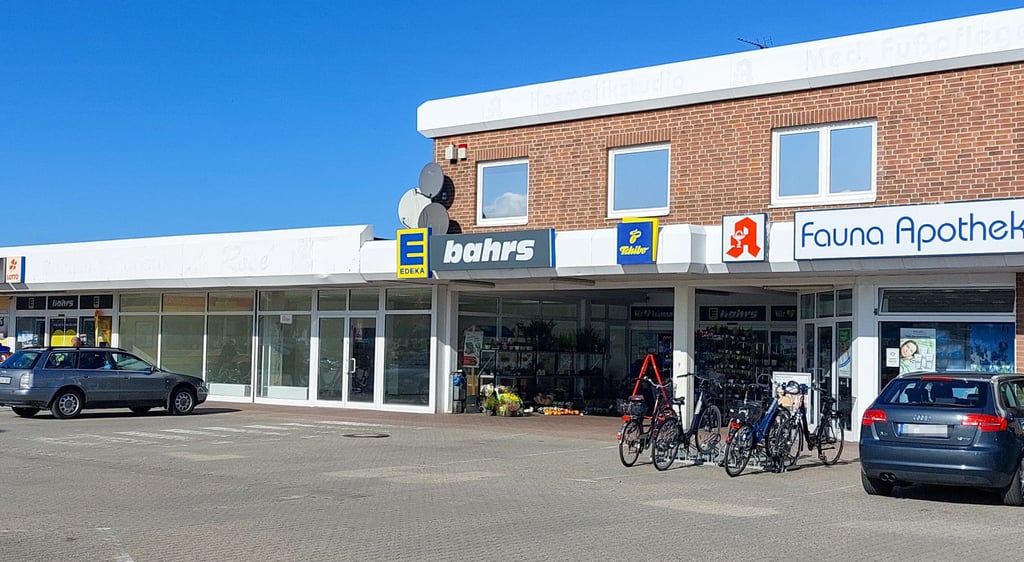 Seit knapp 30 Jahren steht das Einkaufszentrum an der Magdeburger Straße. Hauptmieter ist der Edeka-Markt. Nach guter Auslastung in den ersten Jahren stehen aktuell viele Geschäftsräume leer. Nach diversen Eigentümerwechseln kaufte es im vergangenen Jahr die Edeka Minden-Hannover.
