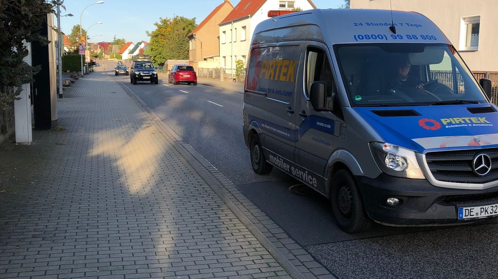 Die Selauer Straße in Borau