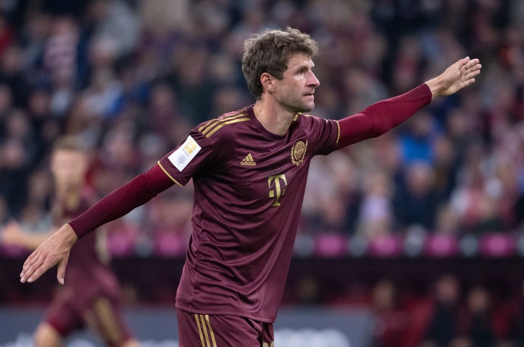 Nach seiner Corona-Infektion steht Thomas Müller als Kapitäns-Ersatz für Manuel Neuer wieder auf dem Platz.