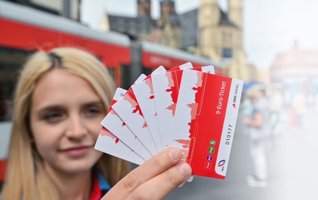 Das Neun-Euro-Ticket war im Sommer ein Erfolg. Aber was kommt jetzt? Aus Sachsen-Anhalt gibt es einen neuen Vorschlag für ein Nachfolgemodell.