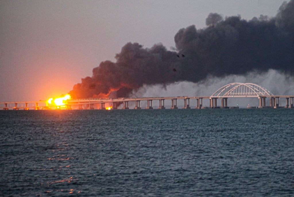 Die Krim-Brücke wurde bei einer Explosion schwer beschädigt.