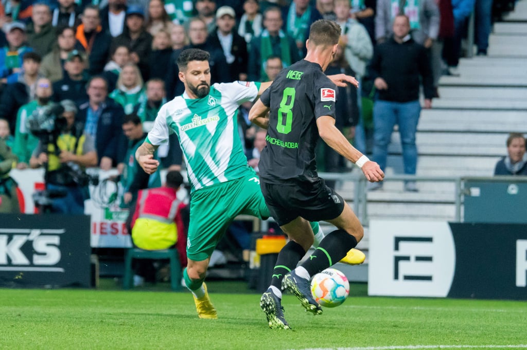Anthony Jung (l.) geht robust zur Sache.