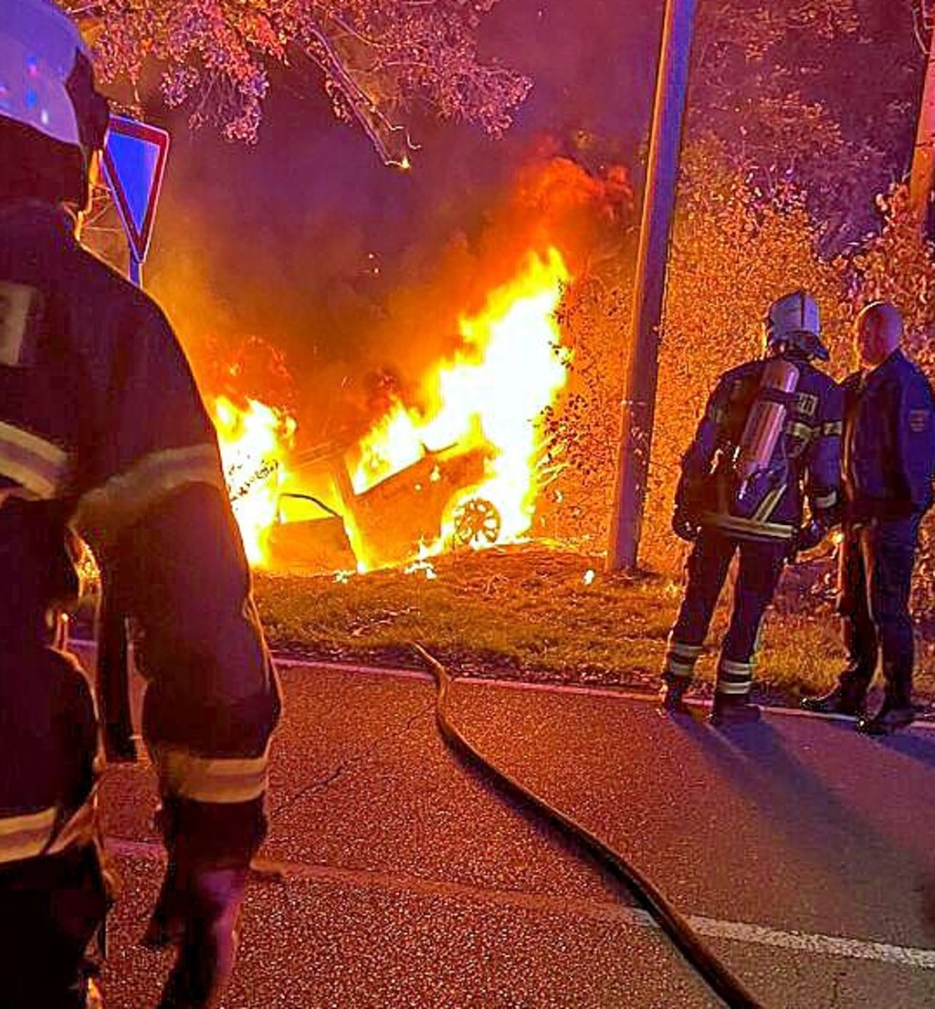 Bei einem Verkehrsunfall zwischen Bernburg und Baalberge ist ein Autofahrer ums Leben gekommen.
