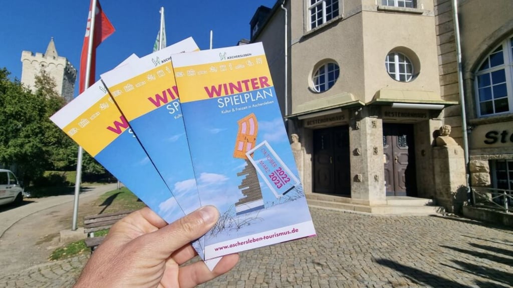 Die Winterspielplan-Veranstaltungen der Aschersleber Kulturanstalt sind in einem Faltblatt zusammengefasst.