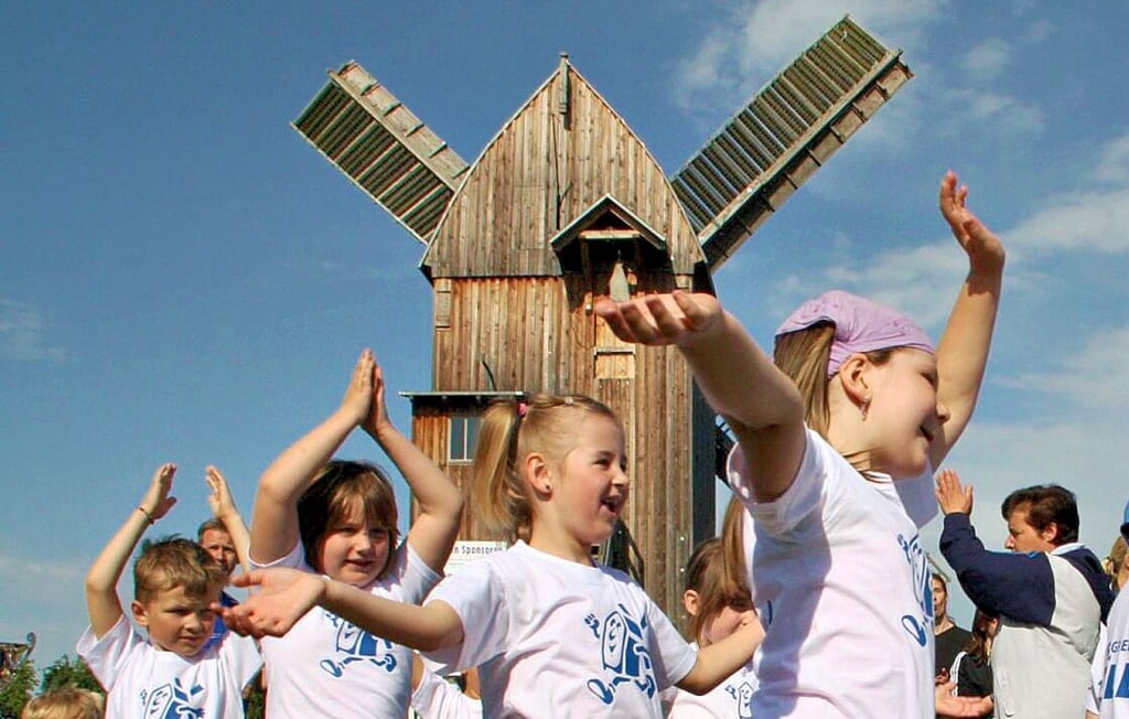 An der Griebener Bochwindmühle ist immer was los. Das diesjährige Halloweenfest mit Hexensuche ist neu.