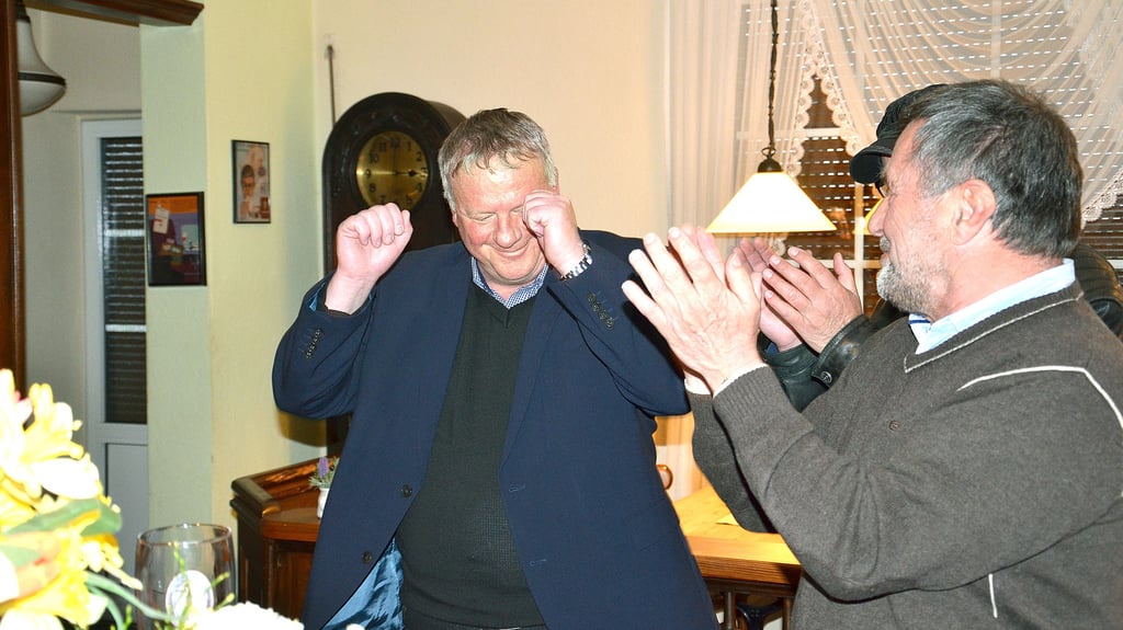 René Zok (links) setzte sich bei der Stichwahl am 3. April gegen Amtsinhaber Sven Wagner durch.  Am 7. Juli trat Zok sein Amt an. Seitdem sind 100 Tage vergangen. Wie schlägt sich der CDU-Bürgermeister von Staßfurt?