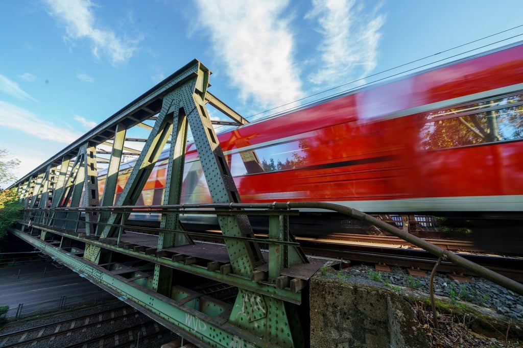 Im Streit zwischen Bund und Ländern um mehr Geld für den Nahverkehr zeichnet sich weiter keine Einigung ab.
