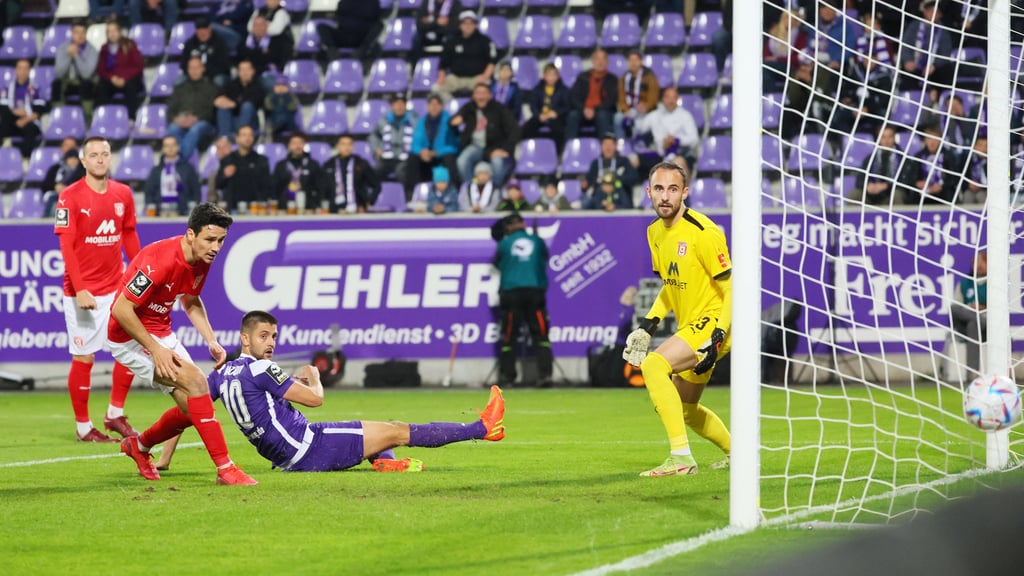 Das späte Gegentor kostete den Halleschen FC den Sieg bei Erzgebirge Aue.