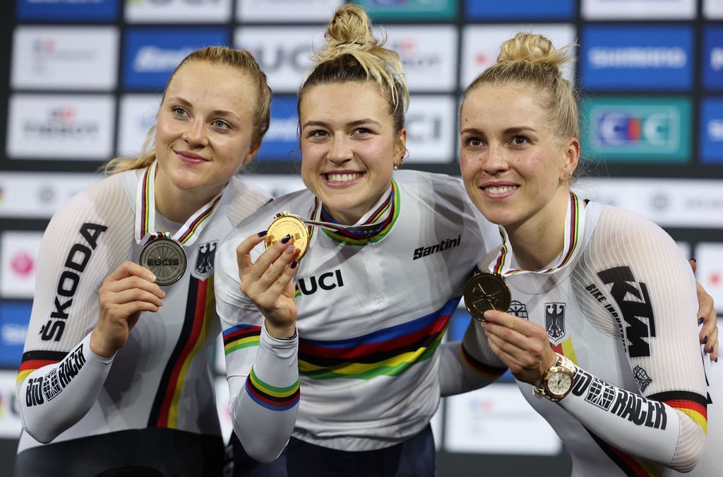 Mathilde Gros (M) gewann im Sprint Gold, Lea Sophie Friedrich (l) und Emma Hinze (r) holten Silber und Bronze.
