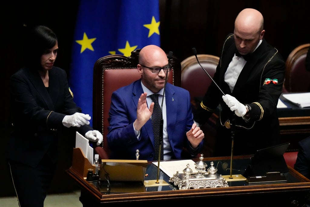 Lorenzo Fontana, Abgeordneter der Lega-Partei, nimmt seinen neuen Platz ein, nachdem das neue Parlament ihn zum Präsidenten der Abgeordnetenkammer gewählt hat.