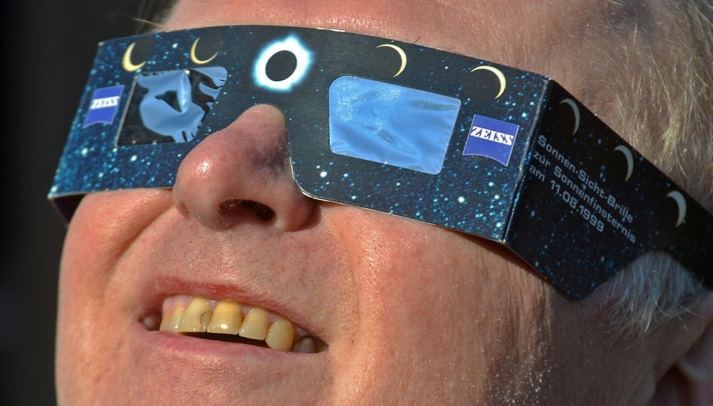 Nie ungeschützt in die Sonne schauen. Die Ascherslebener Sternfreunde bringen deshalb spezielle Sonnenfinsternisbrillen mit.