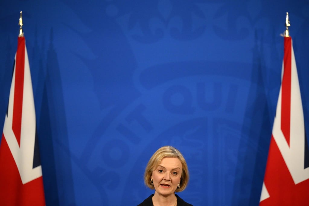 Liz Truss, Premierministerin von Großbritannien, spricht während einer Pressekonferenz in der Downing Street.