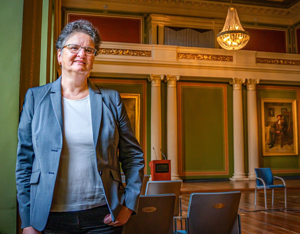 Die Aula in Halle spiegelt die lange Hochschulgeschichte wider. Claudia Becker will die Traditions-Universität als Rektorin in die Zukunft führen.