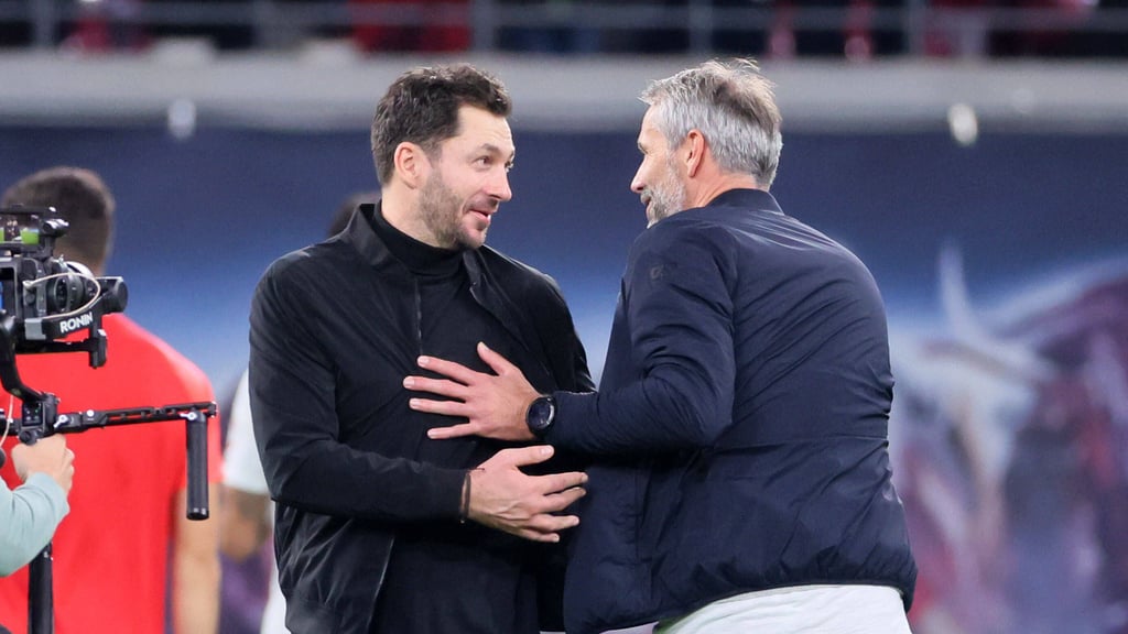 "Beste Freunde": Herthas Trainer Sandro Schwarz und RB-Coach Marco Rose (r.)