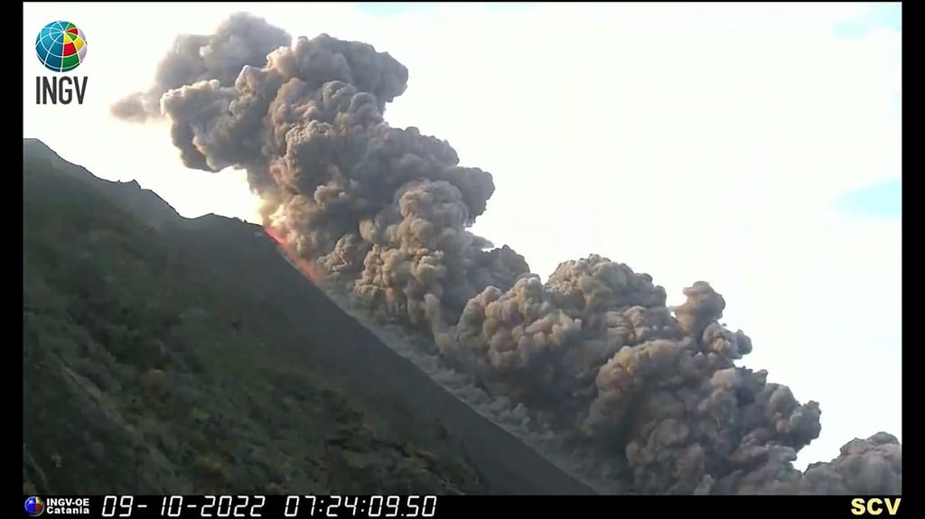 Das Standbild aus einem Video zeigt den Ausbruch des Vulkans Stromboli am 9. Oktober.