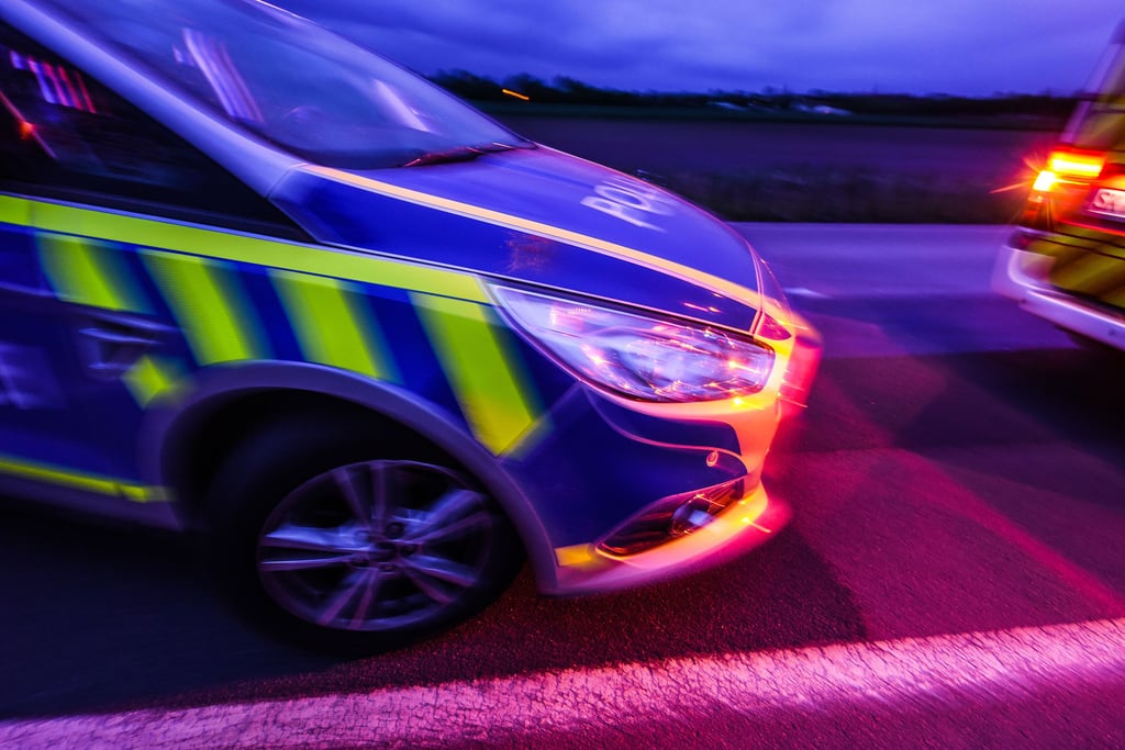 Ein alkoholisierter Autofahrer ist vor der Polizei geflüchtet.