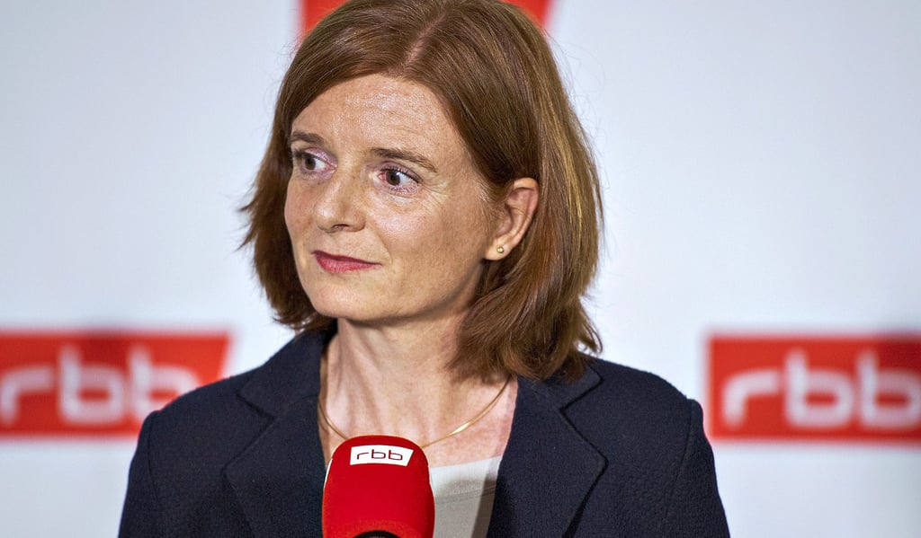 Katrin Vernau ist die Interimsintendantin beim ARD-Sender Rundfunk Berlin-Brandenburg (RBB). Ihr Salär entspricht fast dem ihrer Vorgängerin Patricia Schlesinger. Aber auf den persönlichen Dienstwagen verzichte sie, so der RBB.