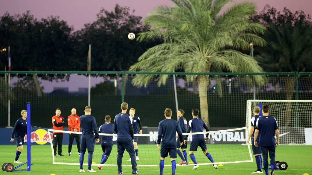 Winter unter Palmen: Die Spieler von RB Leipzig im Trainingslager 2015 in Katar.