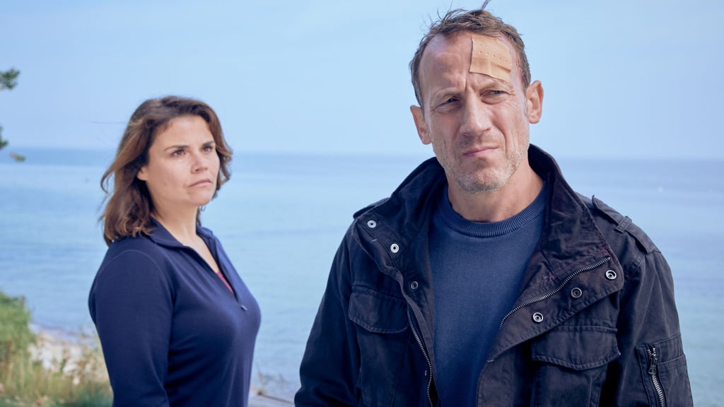 Nina Petersen (Katharina Wackernagel) möchte von ihrem Ex-Freund Benjamin Lietz (Wotan Wilke Möhring) wissen, was er in Stralsund zu suchen hat.