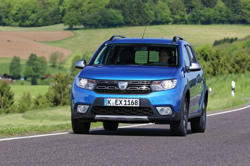Viel Auto fürs Geld: Dafür steht bei vielen die Marke Dacia hoch im Kurs - allerdings sind gebrauchte Modelle wie der Logan II extrem wertstabil - sprich teuer.