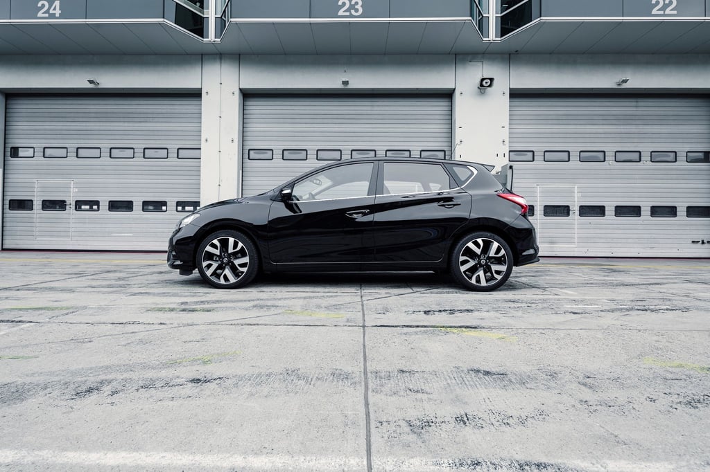 Besuch in der Boxengasse: Vom Pulsar hat Nissan auch sportive Sonderausführungen gebaut.