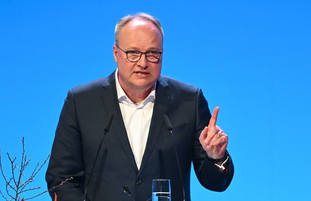 Der Fernsehmoderator und Satiriker Oliver Welke hat Corona.