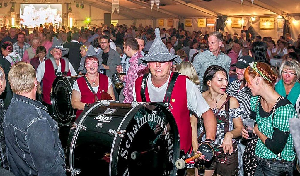 Beim Oktoberfest Droßdorf wird es immer eng im Zelt.