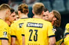 Trainer Sebastian Hinze (r) und seine Handballer der Rhein-Neckar Löwen sind in dieser Bundesligasaison noch ungeschlagen.